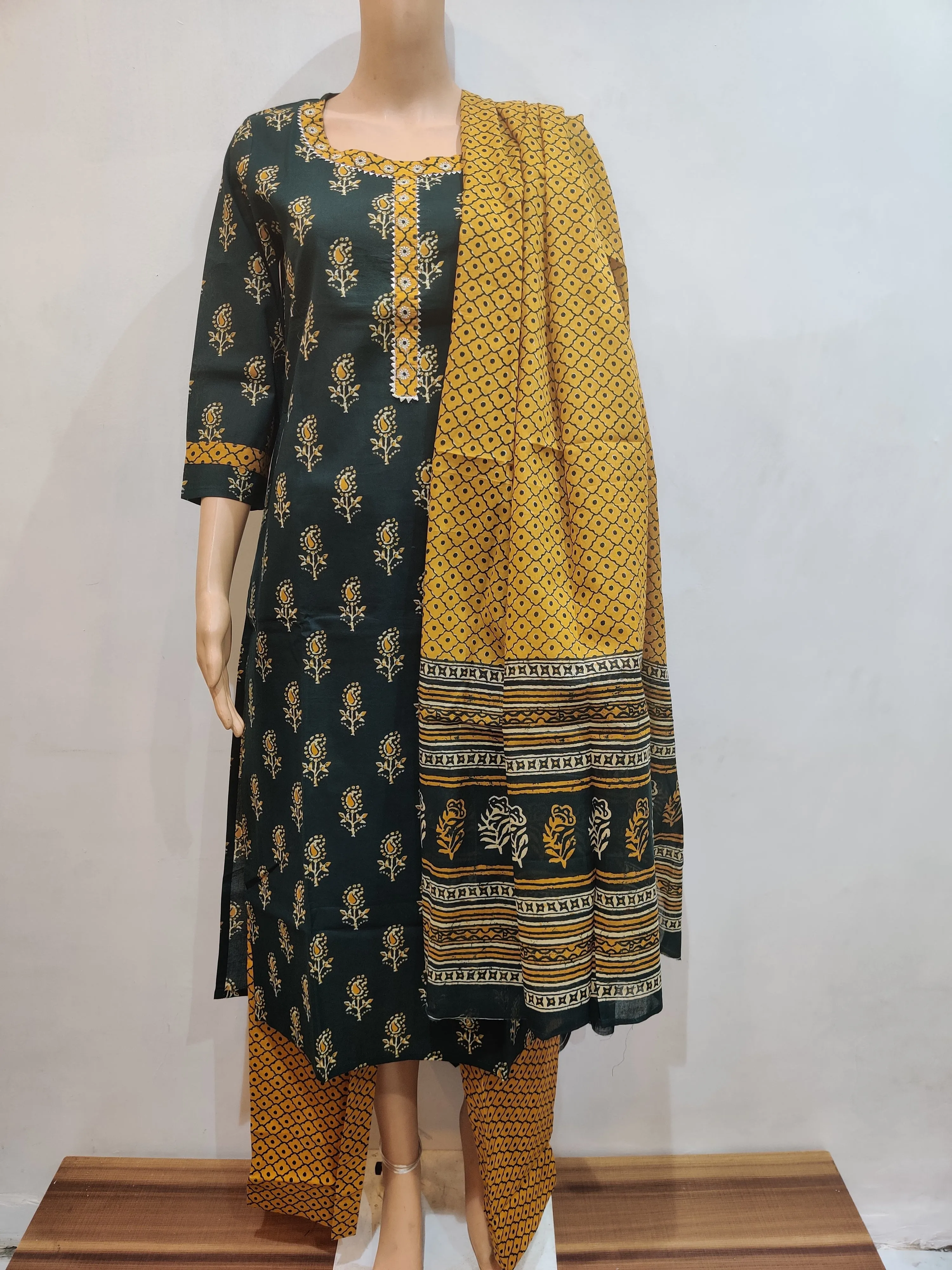 Hollyhock Kurta pant dupatta set