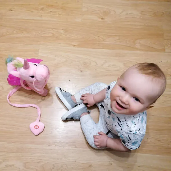 Manyasha - Walking unicorn toy